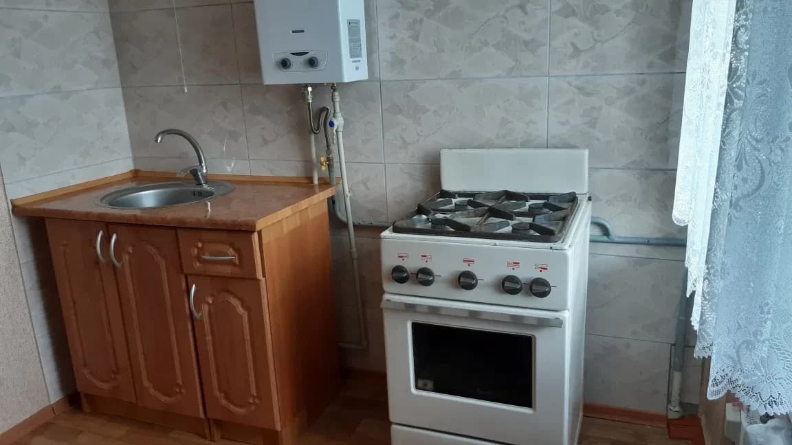1-кімнатна квартира, Комунарський: житловий стан, дах повністю зроблено - фото 3