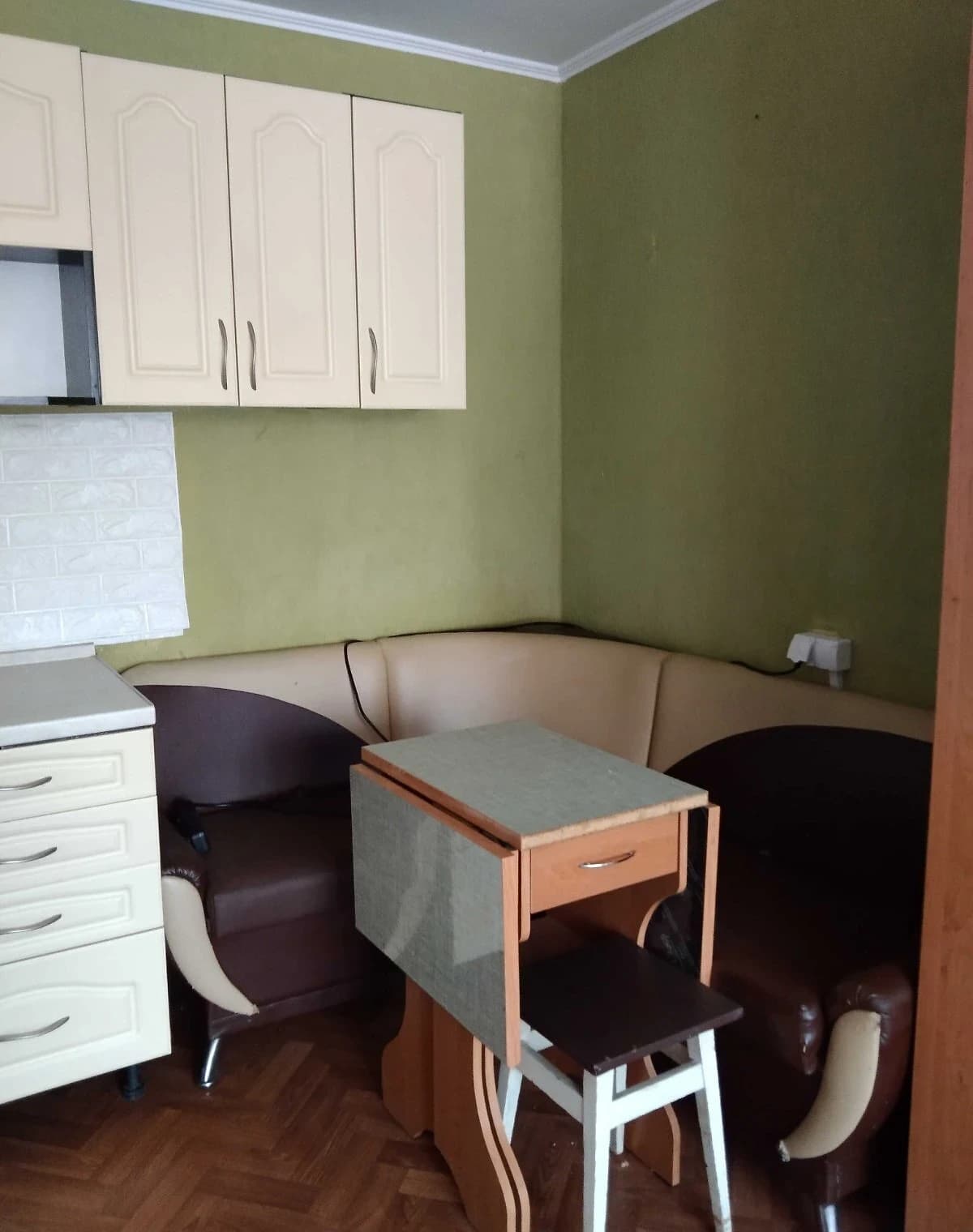 Кімната, Зелений Попугай: паркомісце, укриття в будинку - фото 2