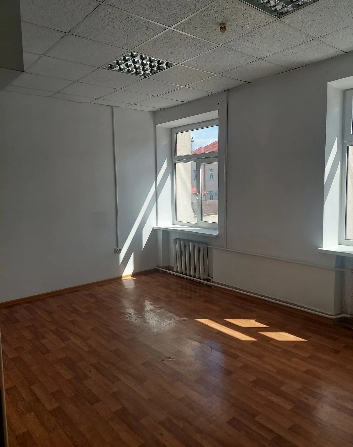 Офіс, Центр: без меблів, індивідуальне газове опалення - фото 4