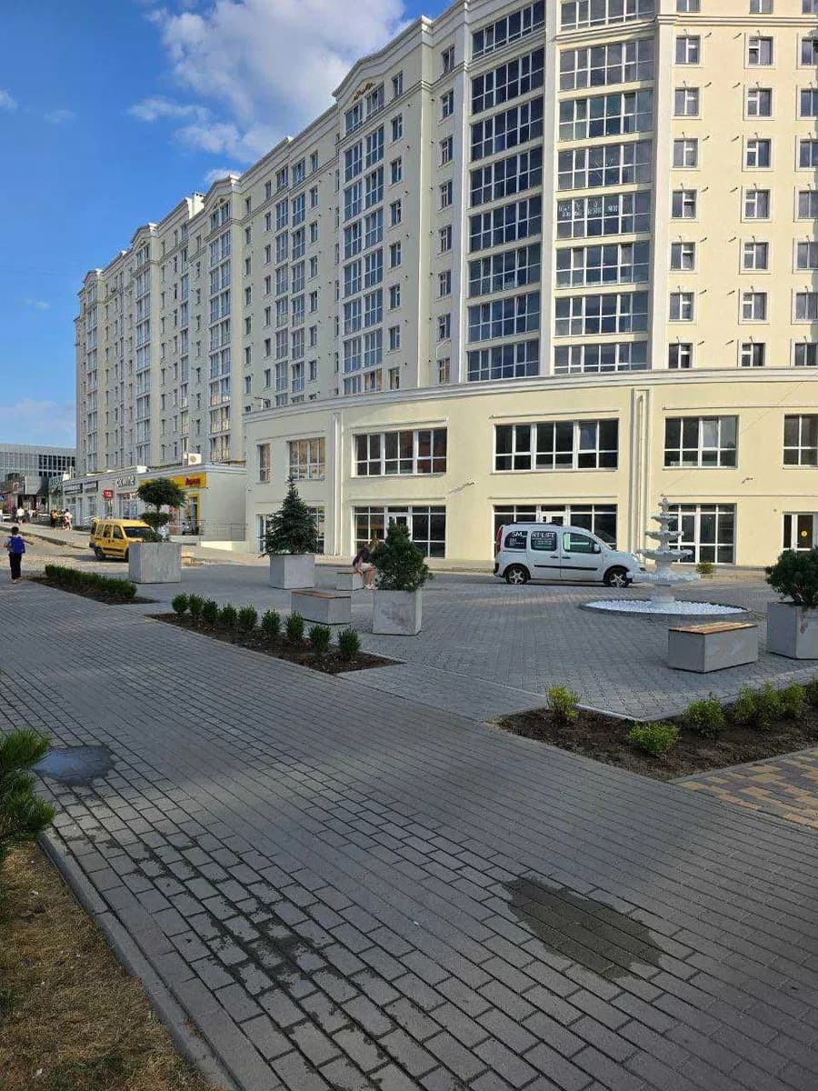 Приміщення у ЖК Grand Royal: фасадне, ремонт, гостьовий паркінг - фото 1