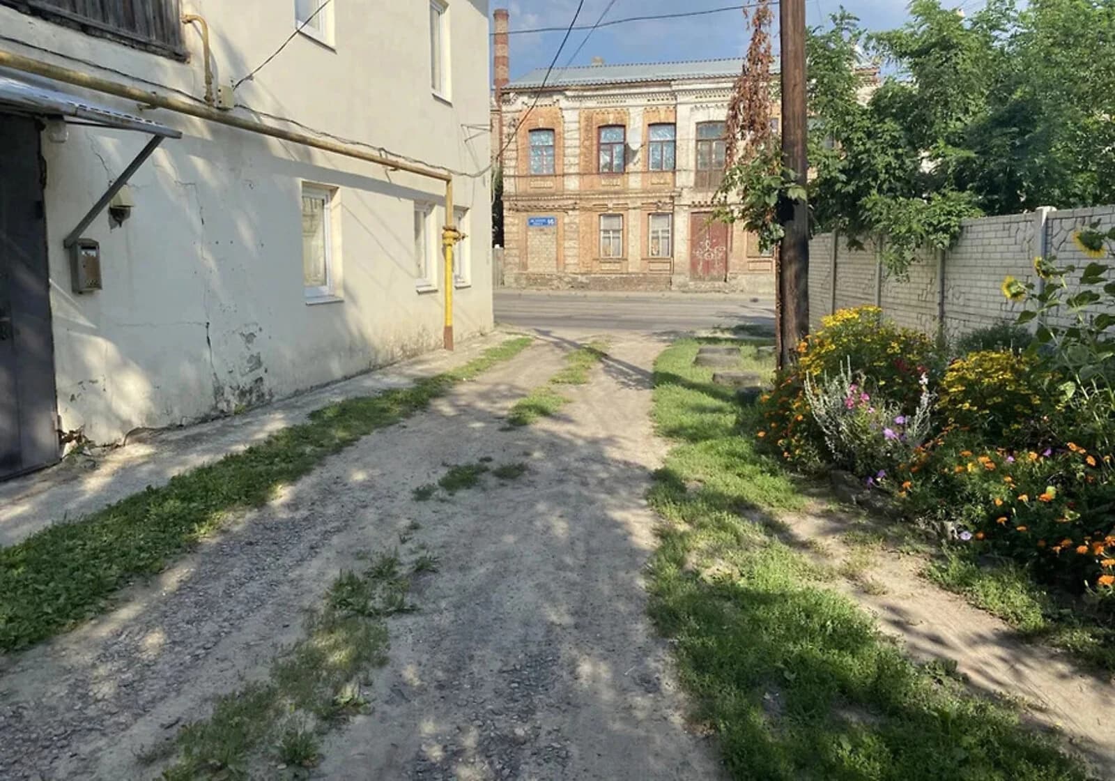 3-кімнатна квартира, Харків: косметичний ремонт, цегляні стіни - фото 1