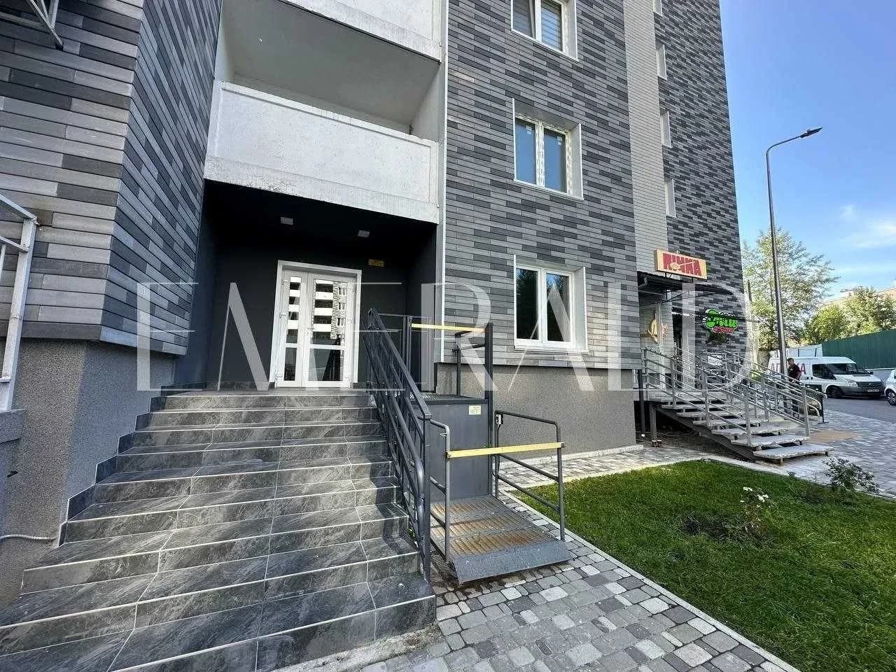 Комерційне приміщення у ЖК Навігатор-2: фасадне, з ремонтом - фото 2