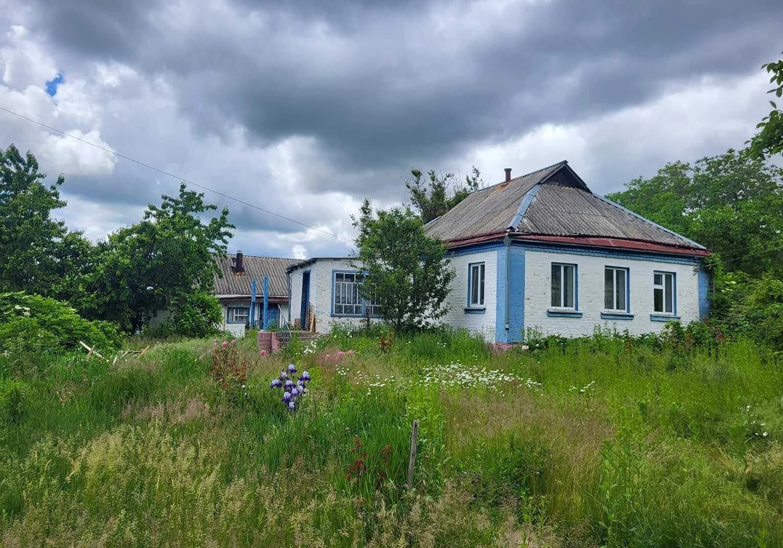Будинок, Студенець: веранда, цегляні стіни