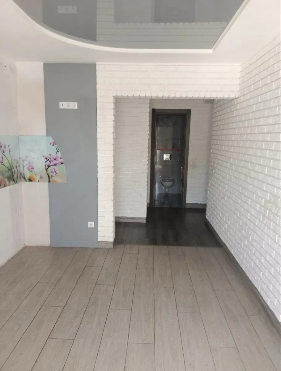 2-кімнатна квартира, Поділ: автономне опалення, три балкони - фото 3