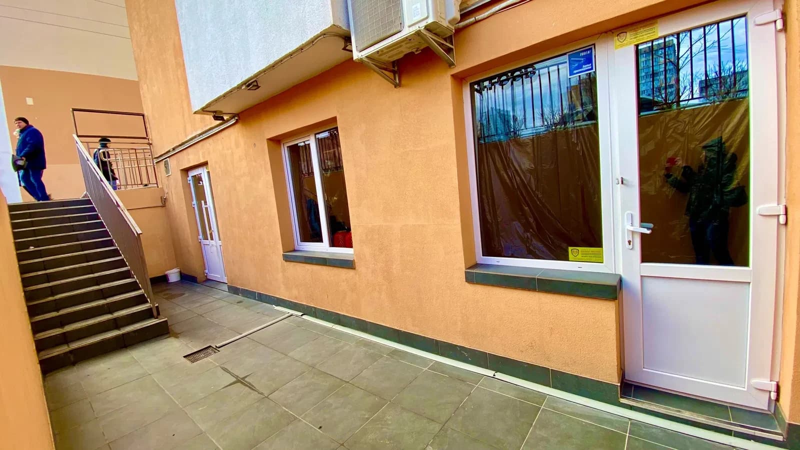 Магазин, Київський: фасадне, 40 кВт, біля входу в АТБ - фото 3