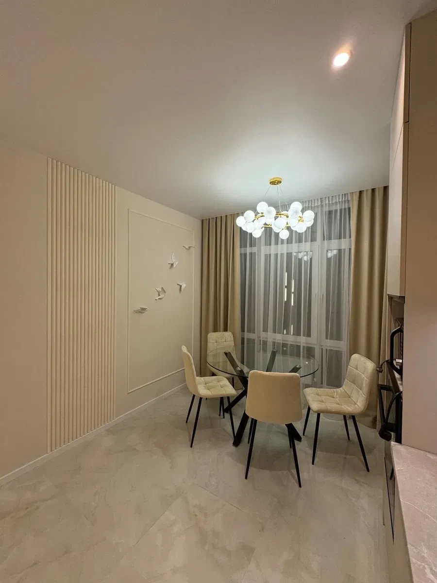 2-кімнатна квартира, Умань: авторський ремонт, нова техніка - фото 1