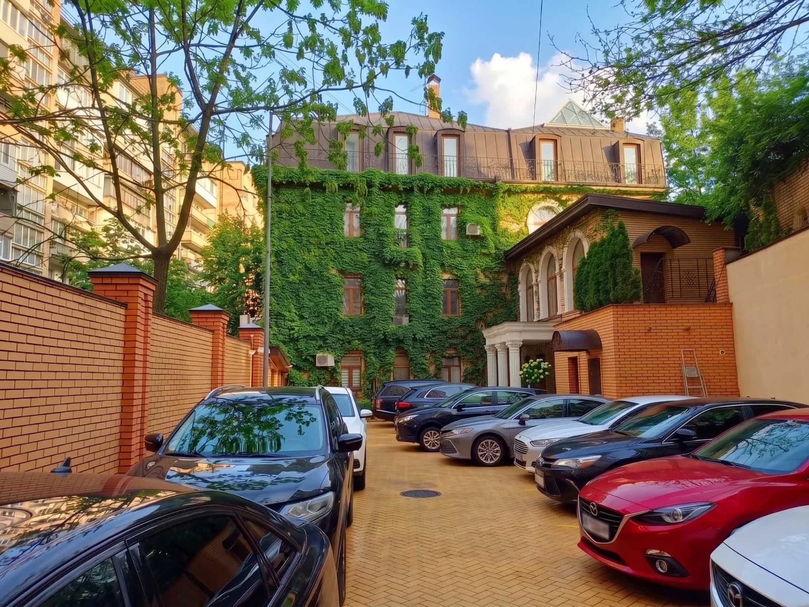 Офісна будівля, Печерський: власна парковка, здана в оренду - фото 4