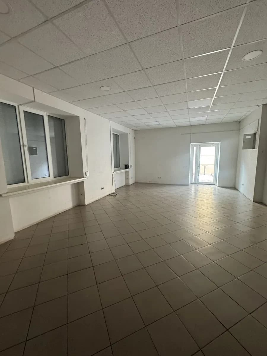 Приміщення, Фортечний: з ремонтом, одна велика кімната, санвузол - фото 4