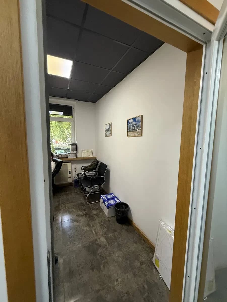 Приміщення, Полтава: кабінетна система, центр міста, паркувальне місце - фото 2