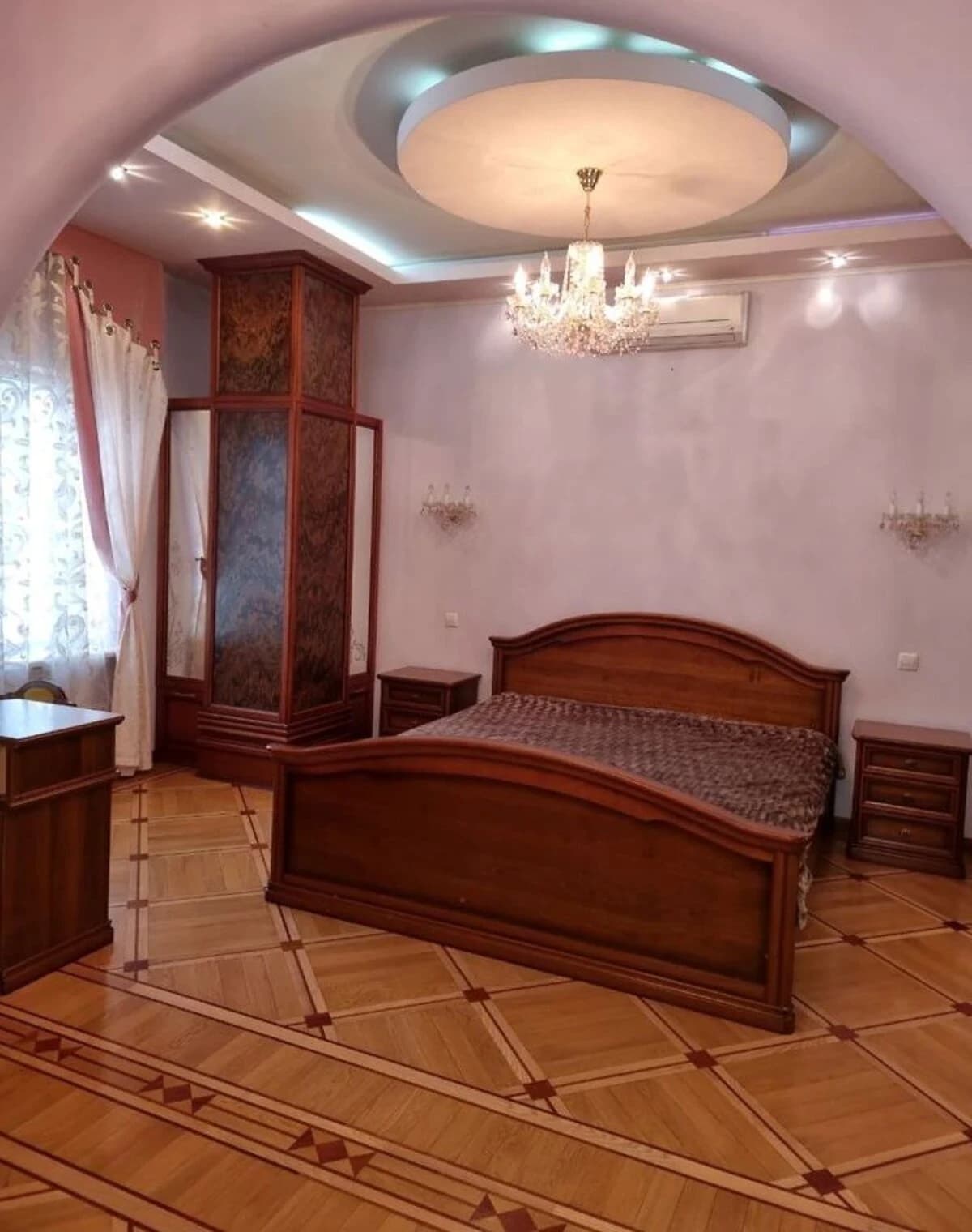 3-кімнатна квартира, Центр: цегляні стіни, біля площі Героїв Майдану - фото 1