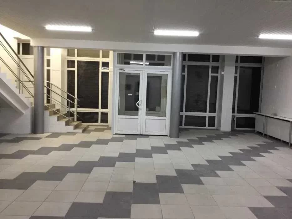 Магазин, Полтава: кафетерій, власна котельня, 3 поверхи - фото 1