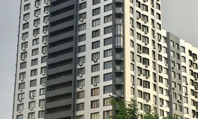3-кімнатна квартира у ЖК Статус Град: метро 200 м, вид на місто