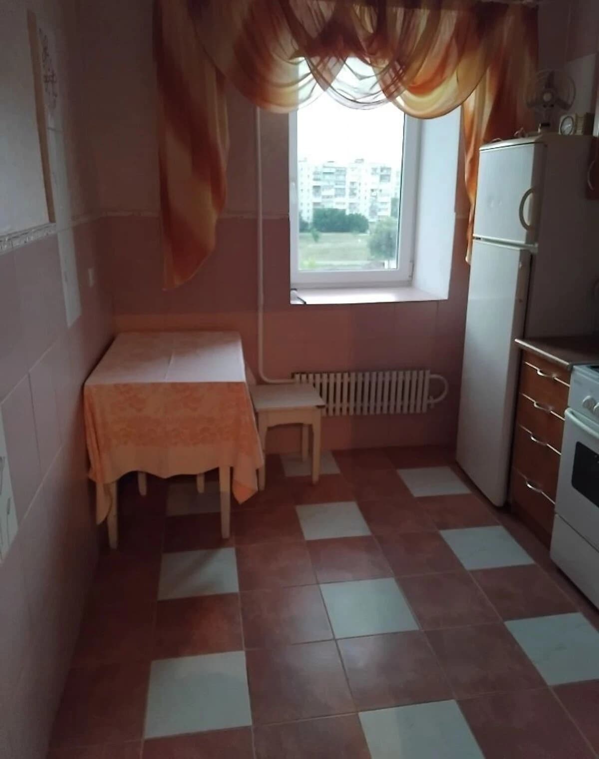 2-кімнатна квартира, Шостка: косметичний ремонт, цегляні стіни - фото 2