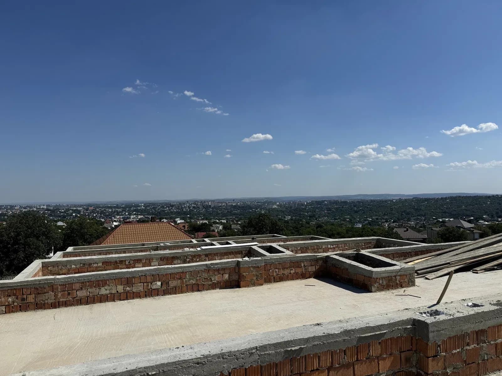 Таунхаус, Чернівці: гараж 51 м², дах-тераса, вид на все місто - фото 2
