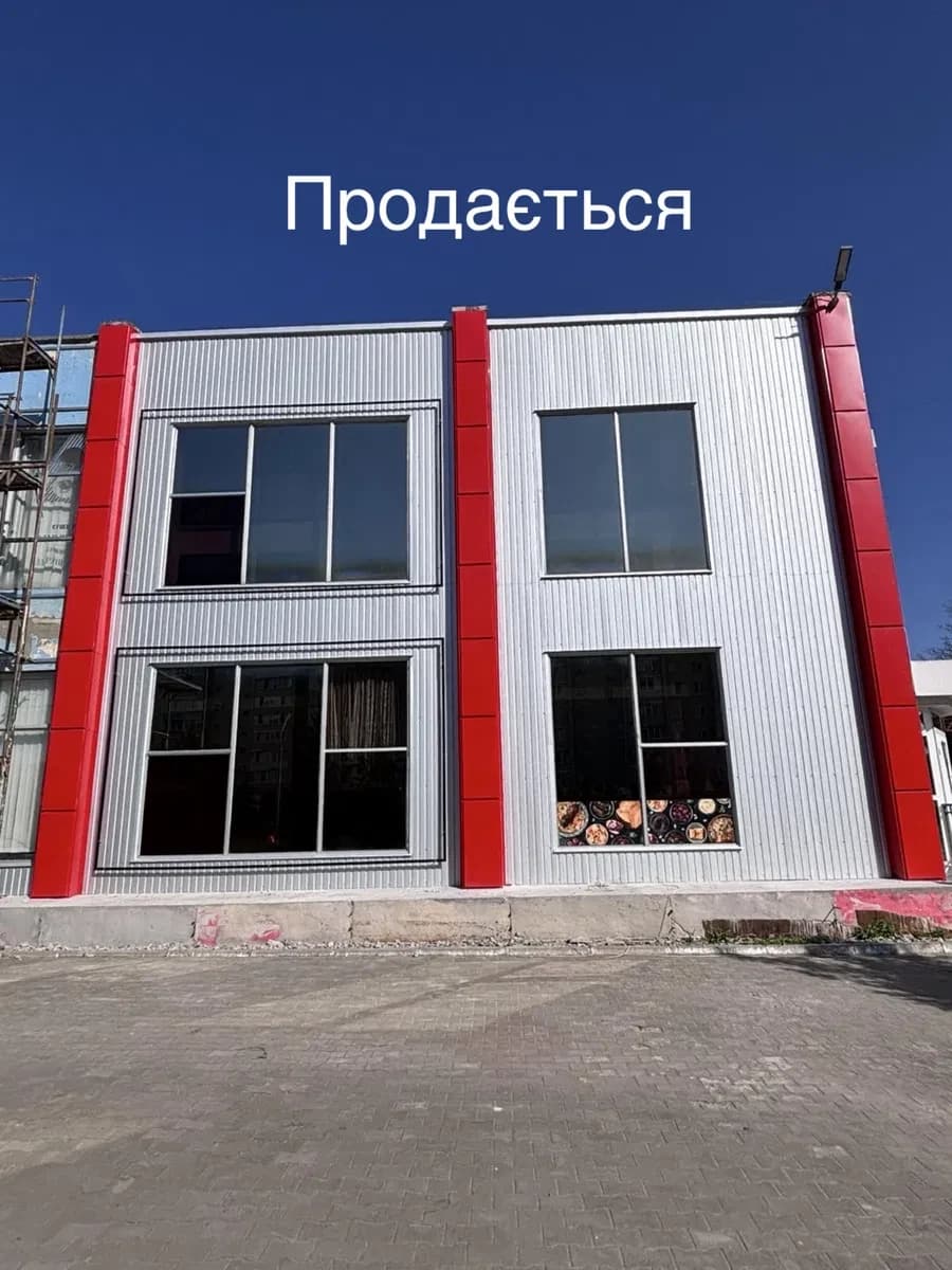 Приміщення, Нетішин: колишнє кафе, літній майданчик 120 м², торг - фото 1