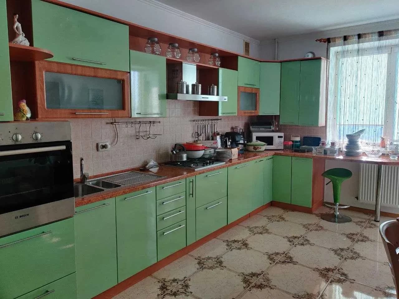 2-кімнатна квартира, Коломия: євроремонт, власна парковка