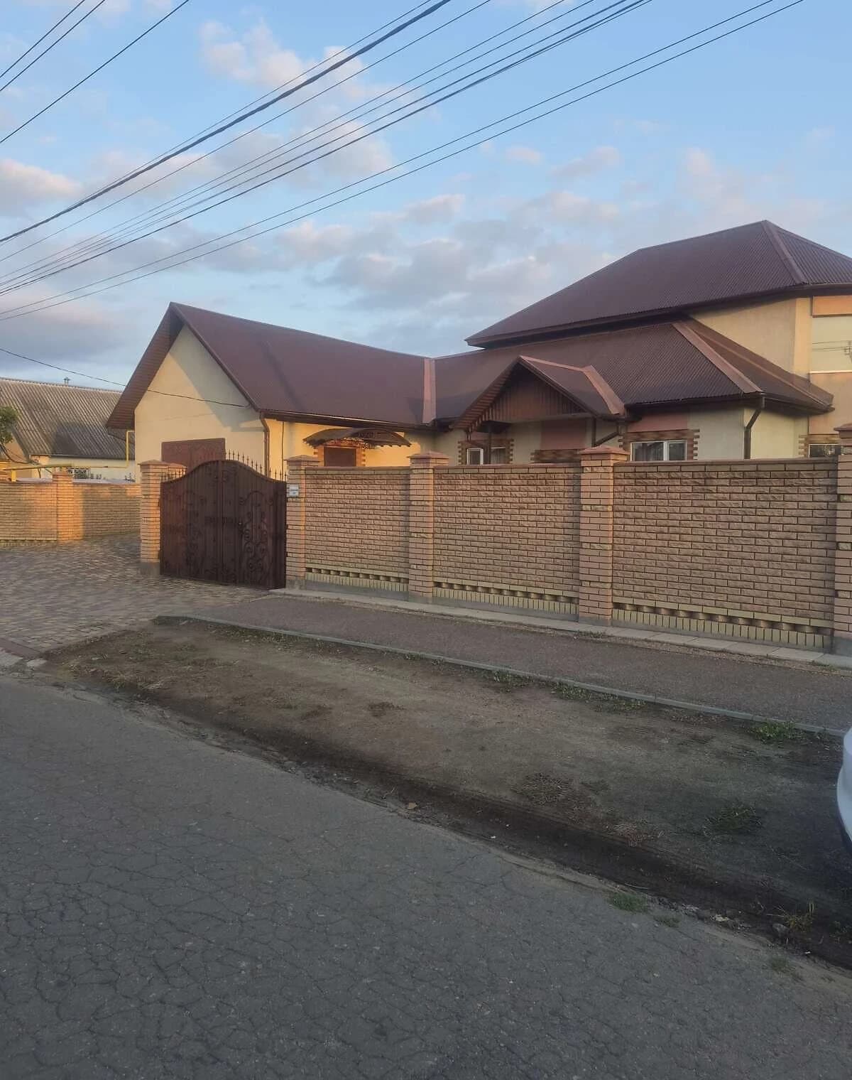 Будинок, Роздільна: гараж у прибудові, не використовувався