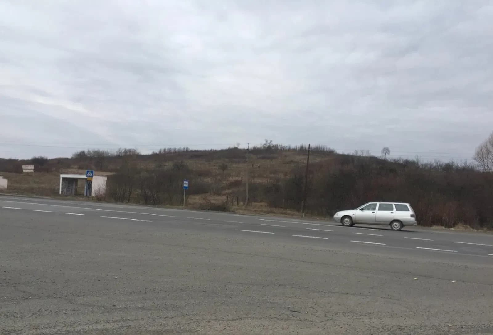 Ділянка 90 соток, Нижнє Солотвино: біля траси Київ-Чоп, кутова, будинок - фото 2