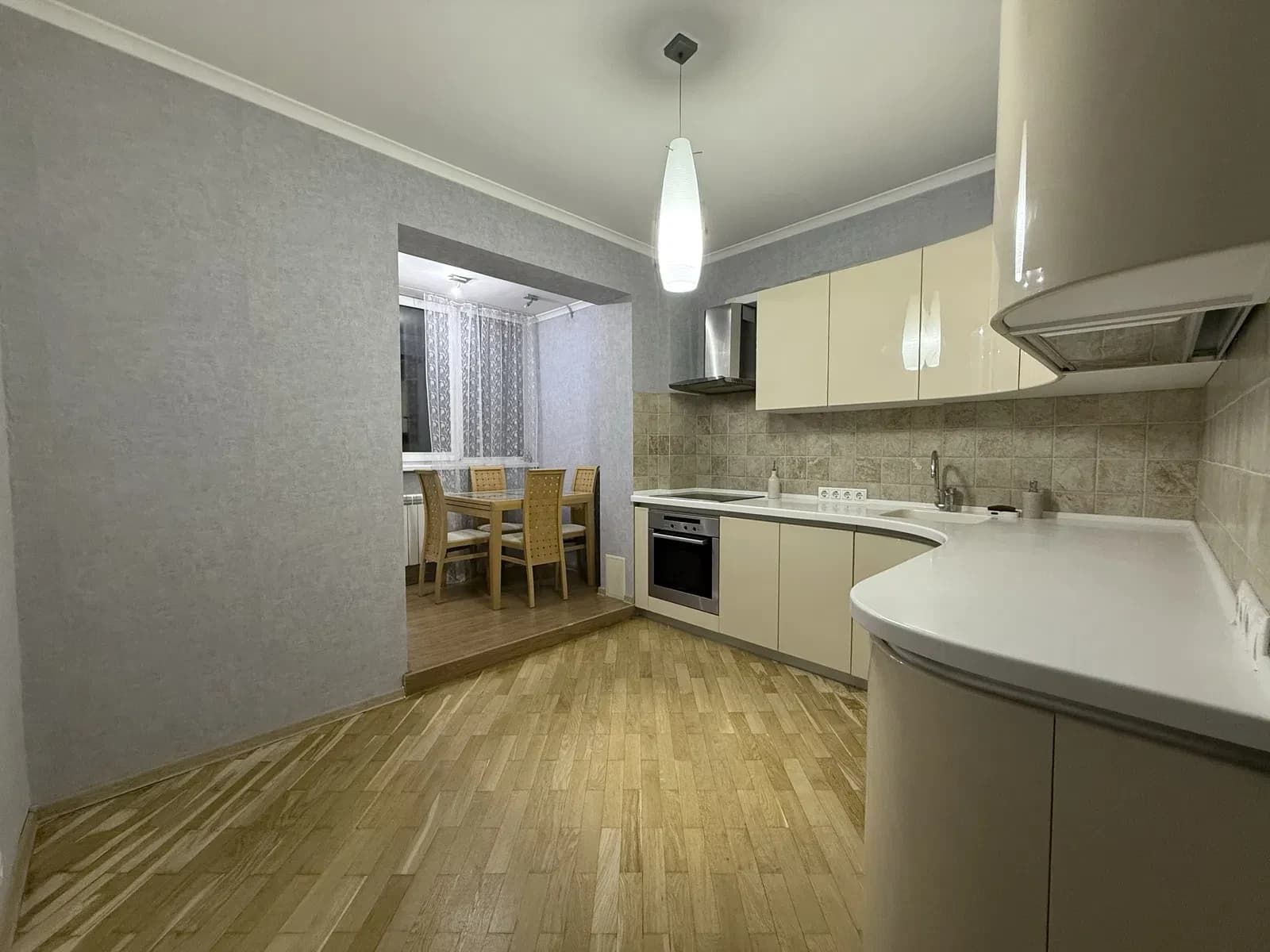 3-кімнатна квартира, Дніпровський: біля метро Чернігівська, 3 балкони - фото 1