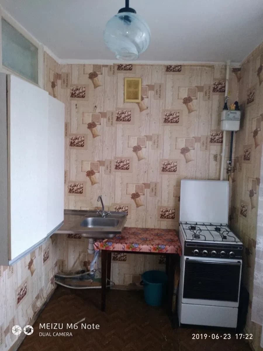 1-кімнатна квартира, 10-й мікрорайон: без меблів, без техніки