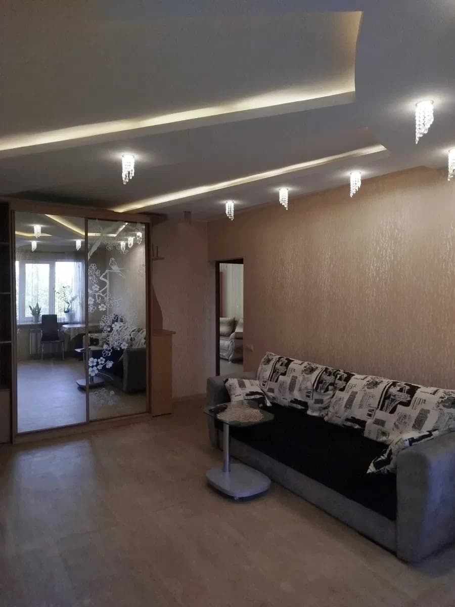 3-кімнатна квартира, Салтівський: капітальний ремонт, кухня-студія