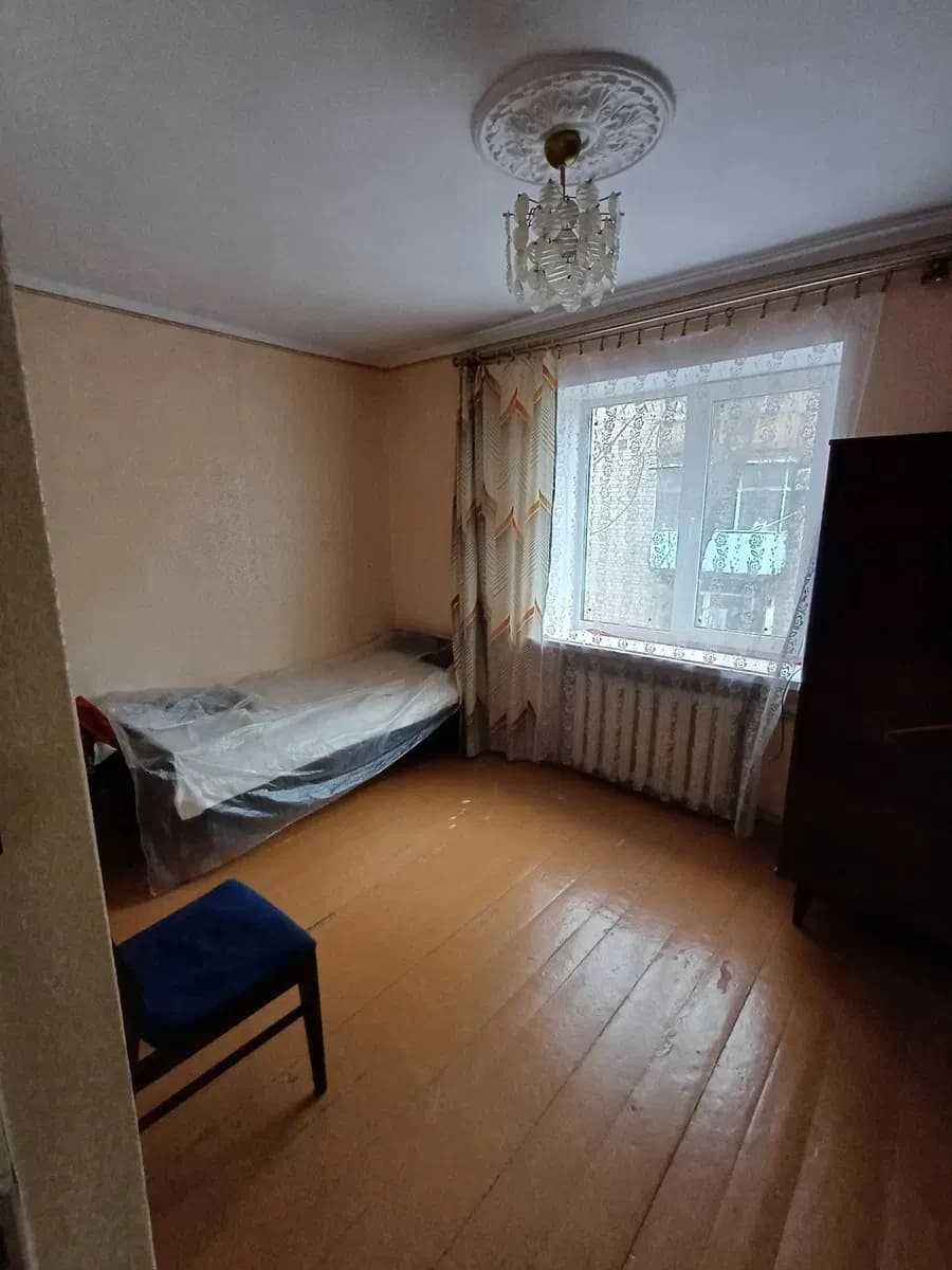 3-кімнатна квартира, Заводський: сталінка, роздільні кімнати, засклений балкон - фото 2