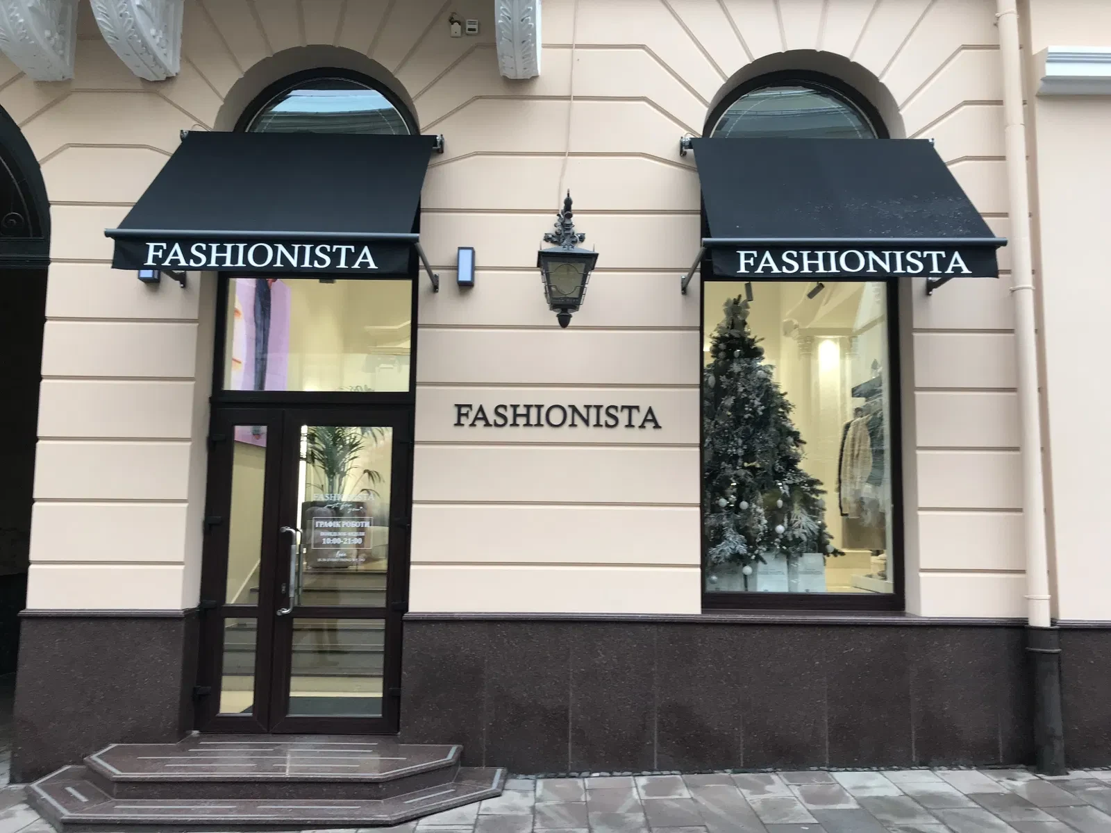 Приміщення у центрі: фасадне, кондиціонер, паркувальне місце - фото 3