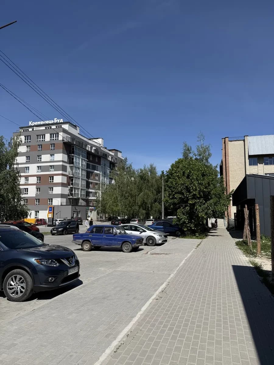 Приміщення, Кременець: сучасний ремонт, гостьовий паркінг