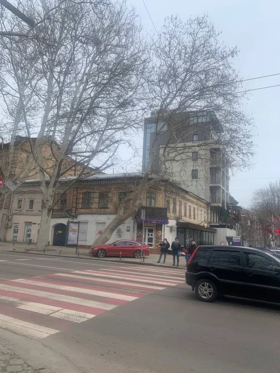 4-кімнатна квартира, Приморський: під 2 квартири, окремий вхід