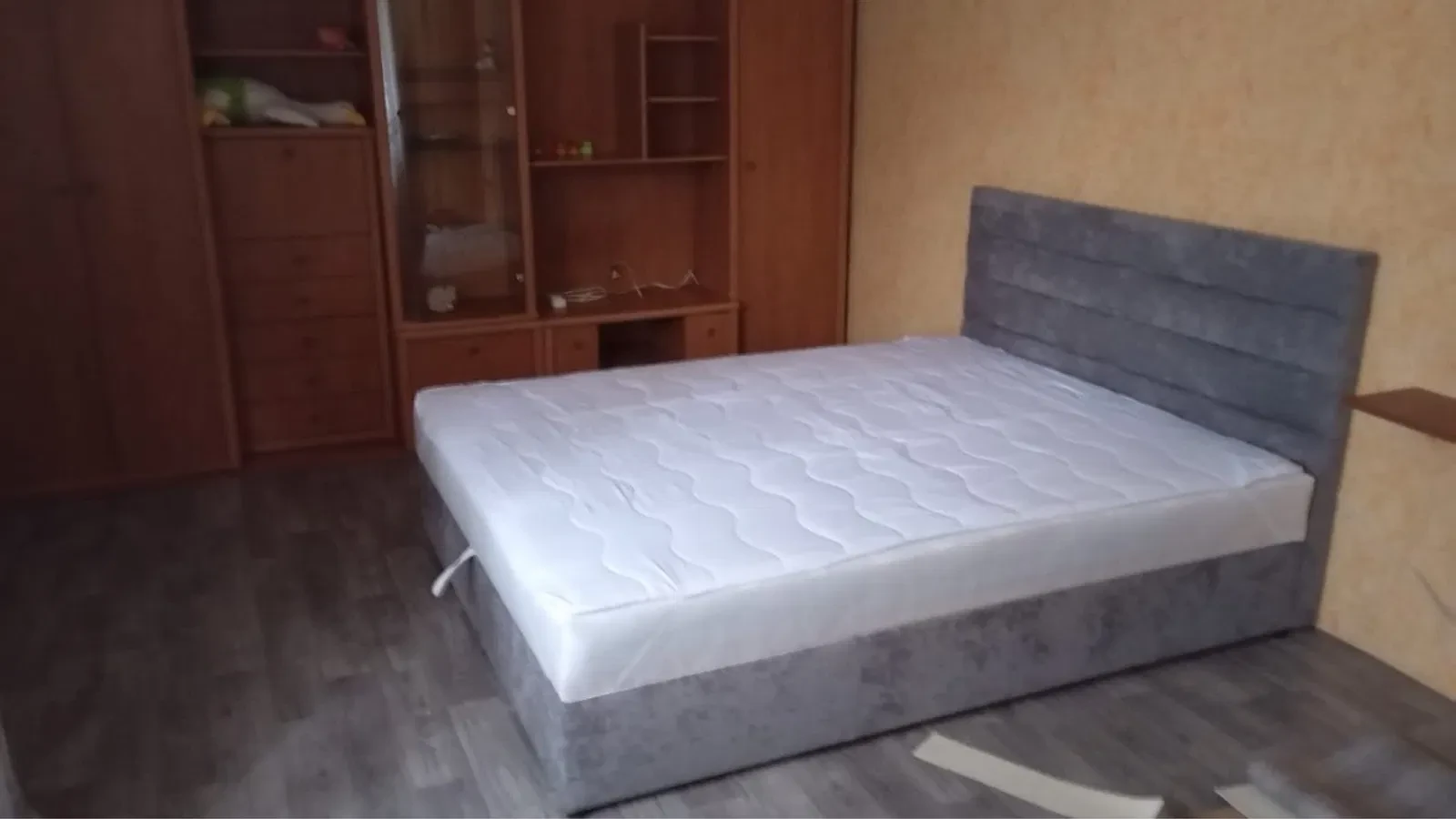 1-кімнатна квартира, Чернівці: балкон-робоче місце, двоспальне ліжко - фото 1