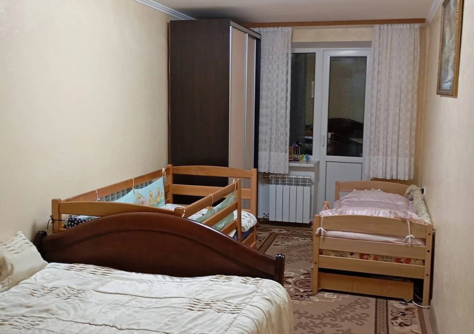2-кімнатна квартира, Мототрек: цегляні стіни, ламінат - фото 2