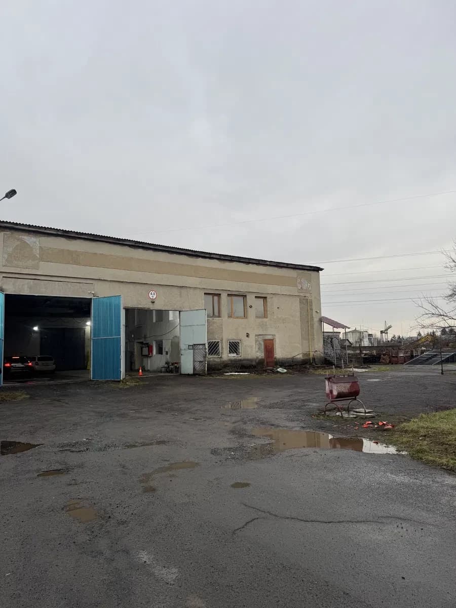 Цех, Мукачево: окрема будівля, офісні приміщення 600 м² - фото 2