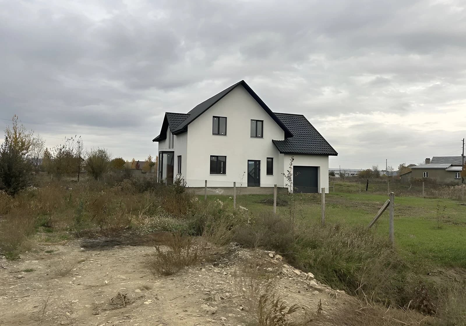 Будинок, Сторожинець: панорамні вікна, гараж у прибудові, криниця - фото 2