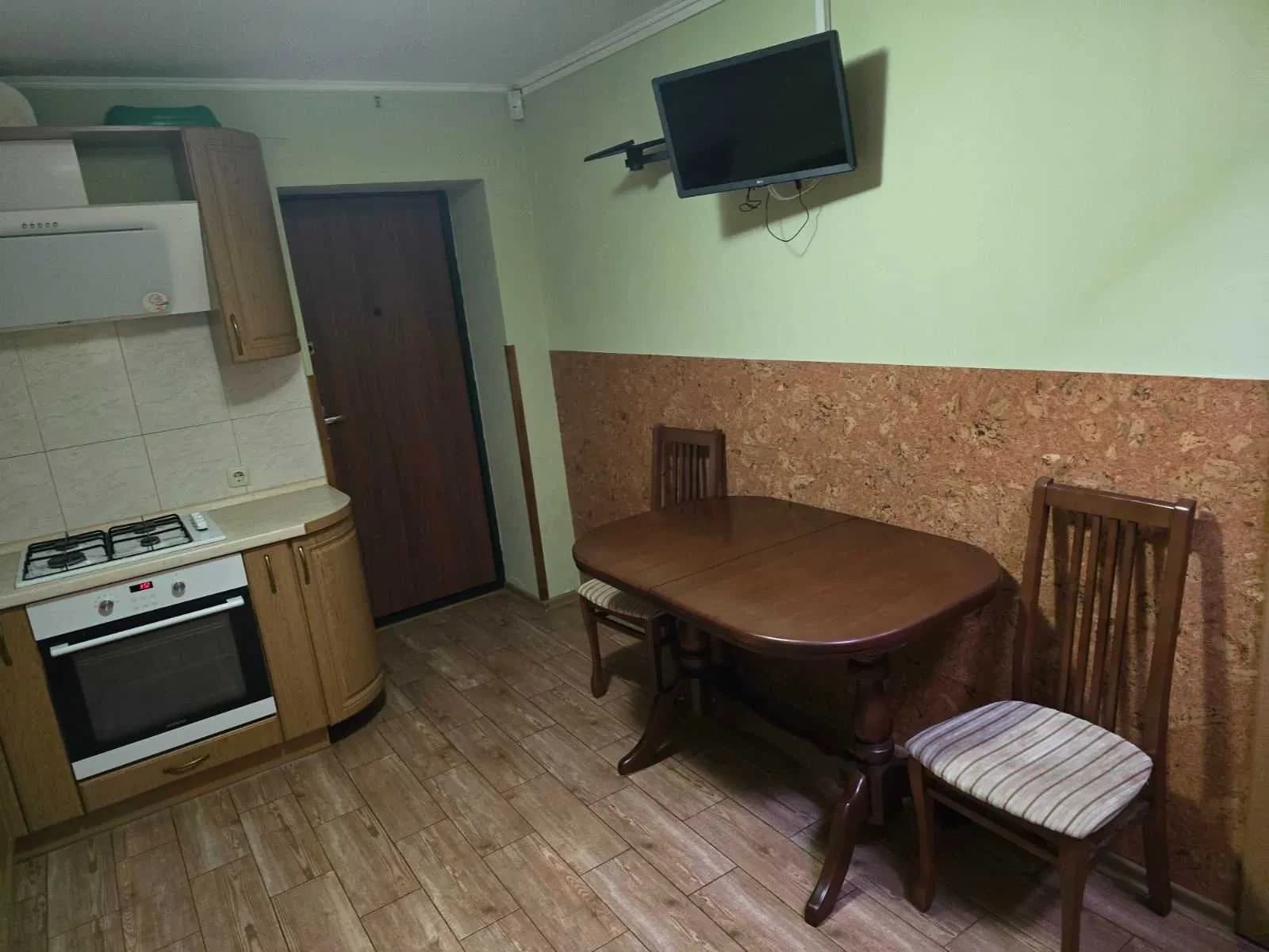 Пів будинку, Дніпровський: метро Славутич, резервне живлення