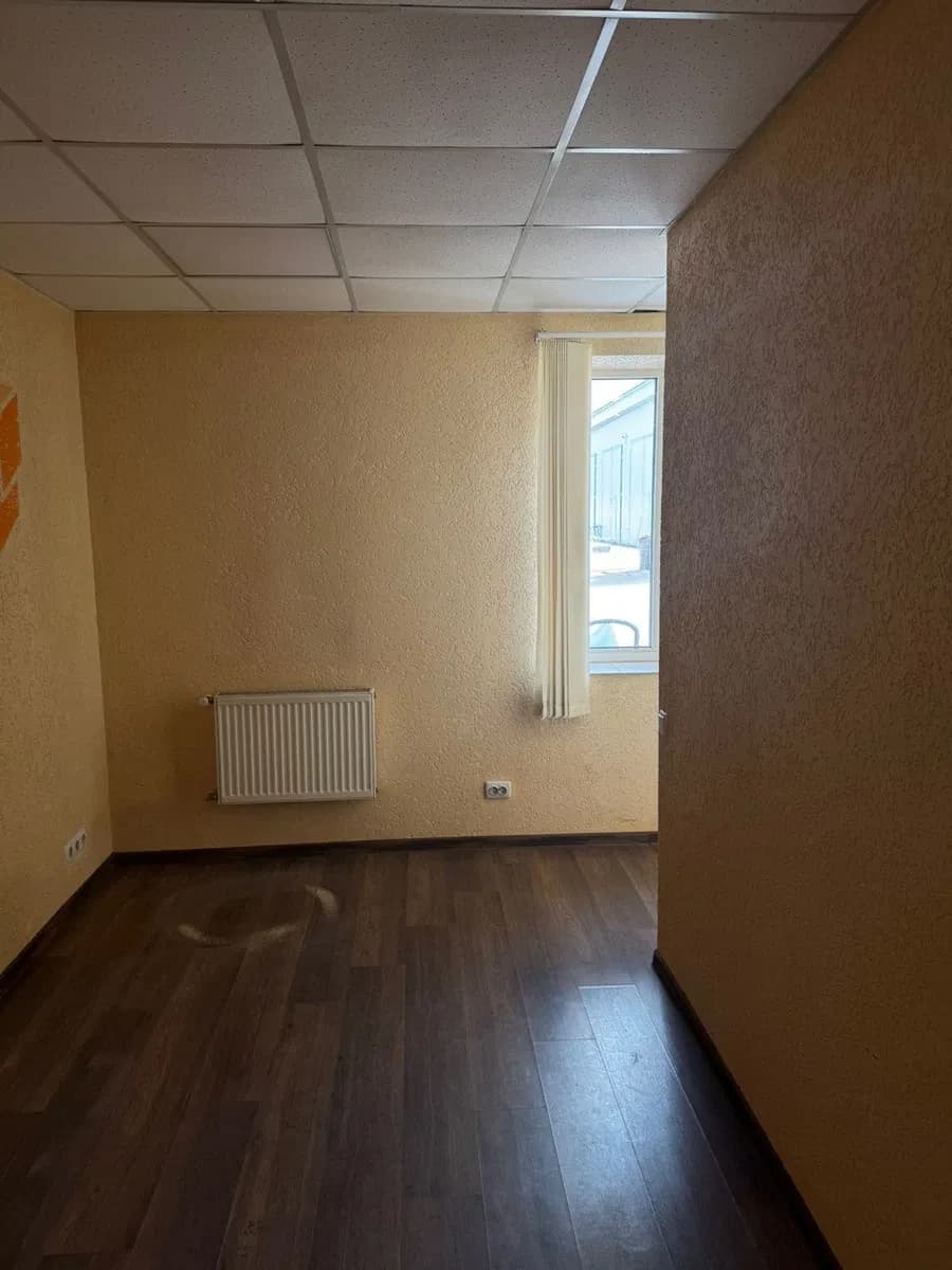 Кабінет, Звенигородка: 1 поверх, без комісії, охорона території - фото 3