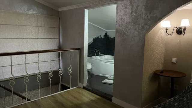 Квартира-будинок, Галицький: кухня-студія, дворик із квітами, пічка - фото 4