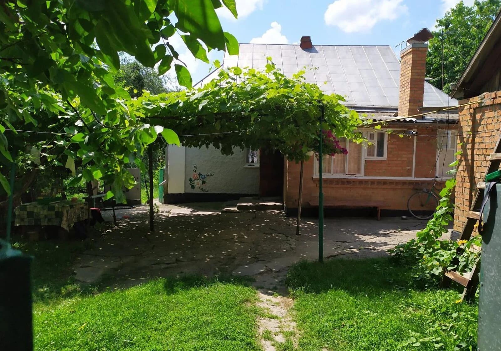 Будинок, Подільське: 48 соток, криниця, літня кухня