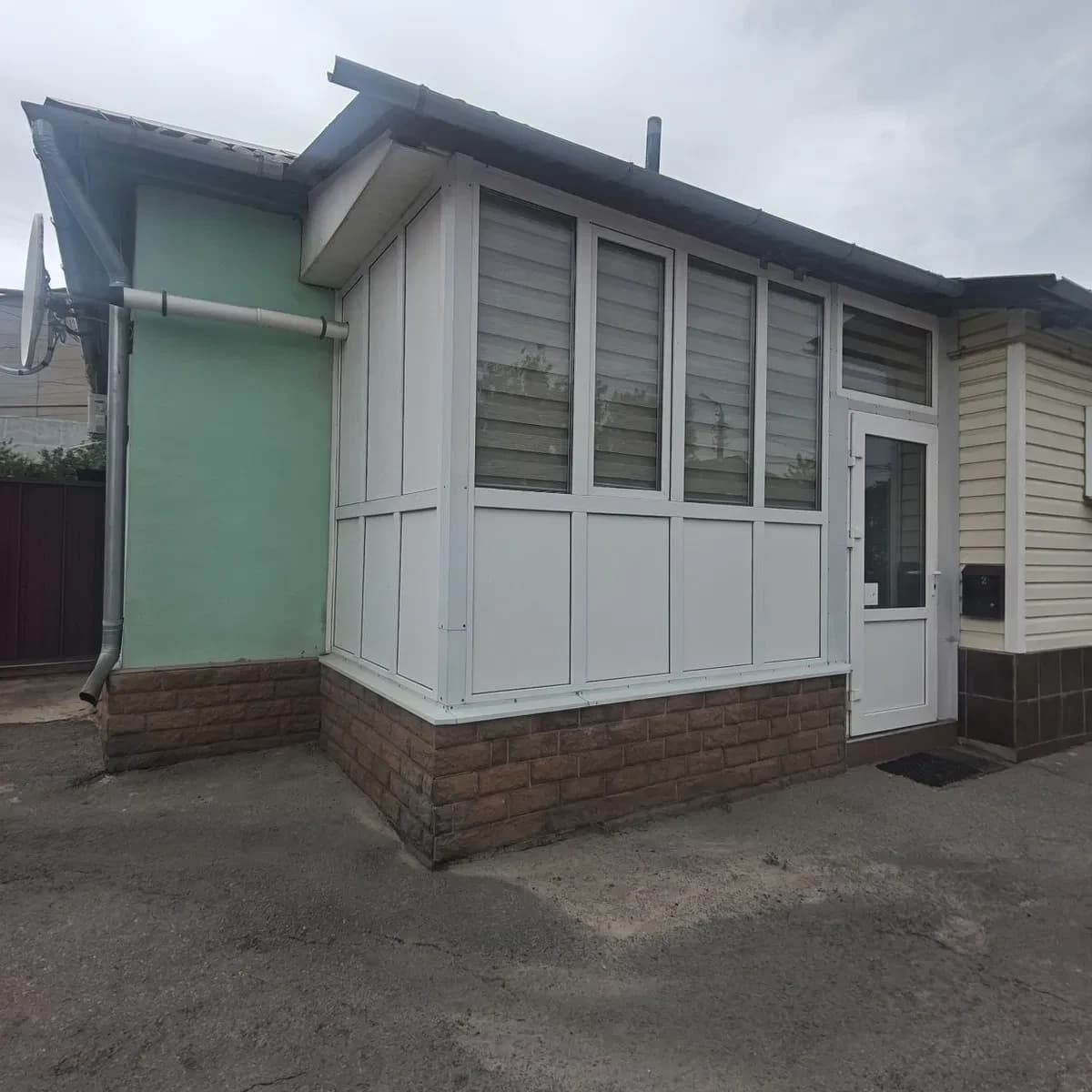 2-кімнатна квартира, Сквира: євроремонт, тераса, паркомісце