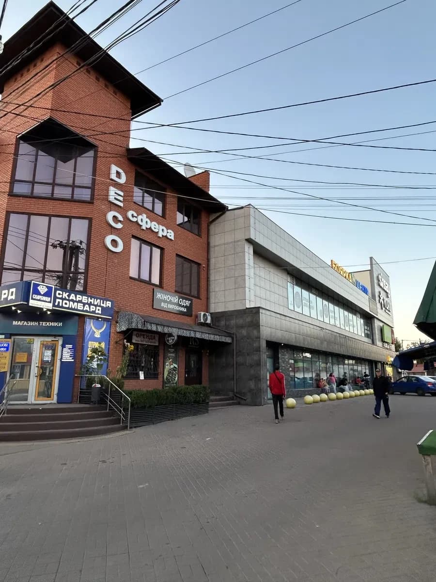 Приміщення, Боярка: вихід на парковку «Фори», панорамні вікна - фото 1