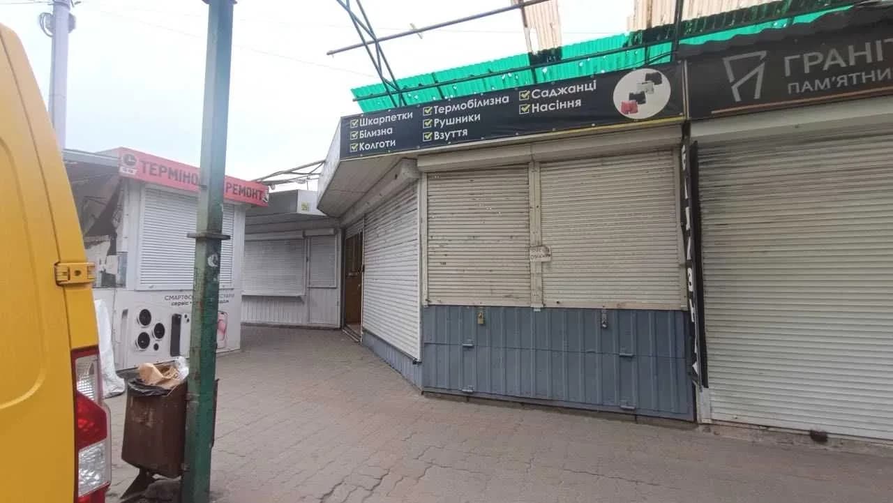Магазин, Луцьк: Варшавський ринок, перший ряд, біля ТЦ «Слон»