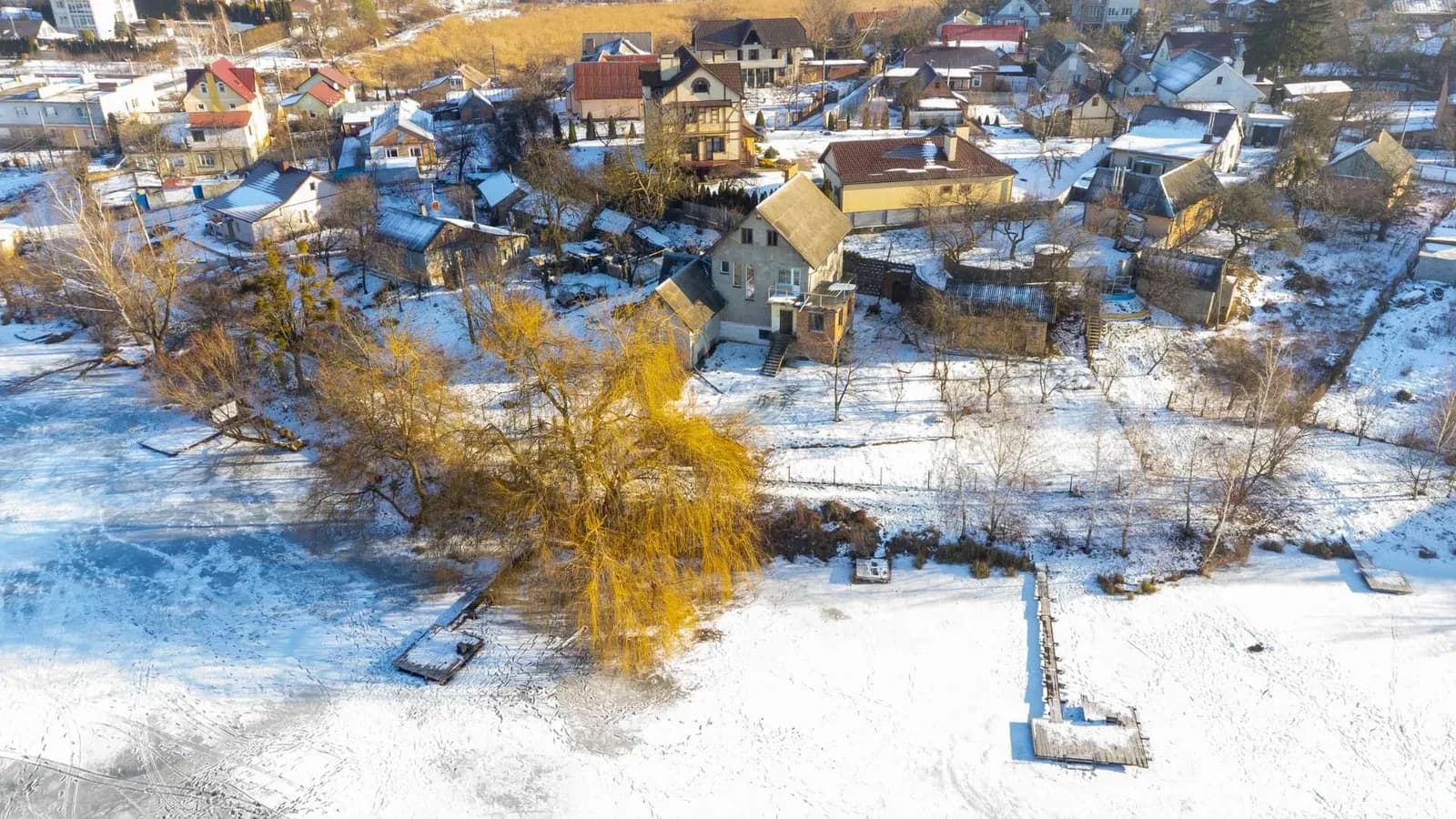 Будинок, Луцьк: берег річки Омелянівка, два входи, гараж - фото 1