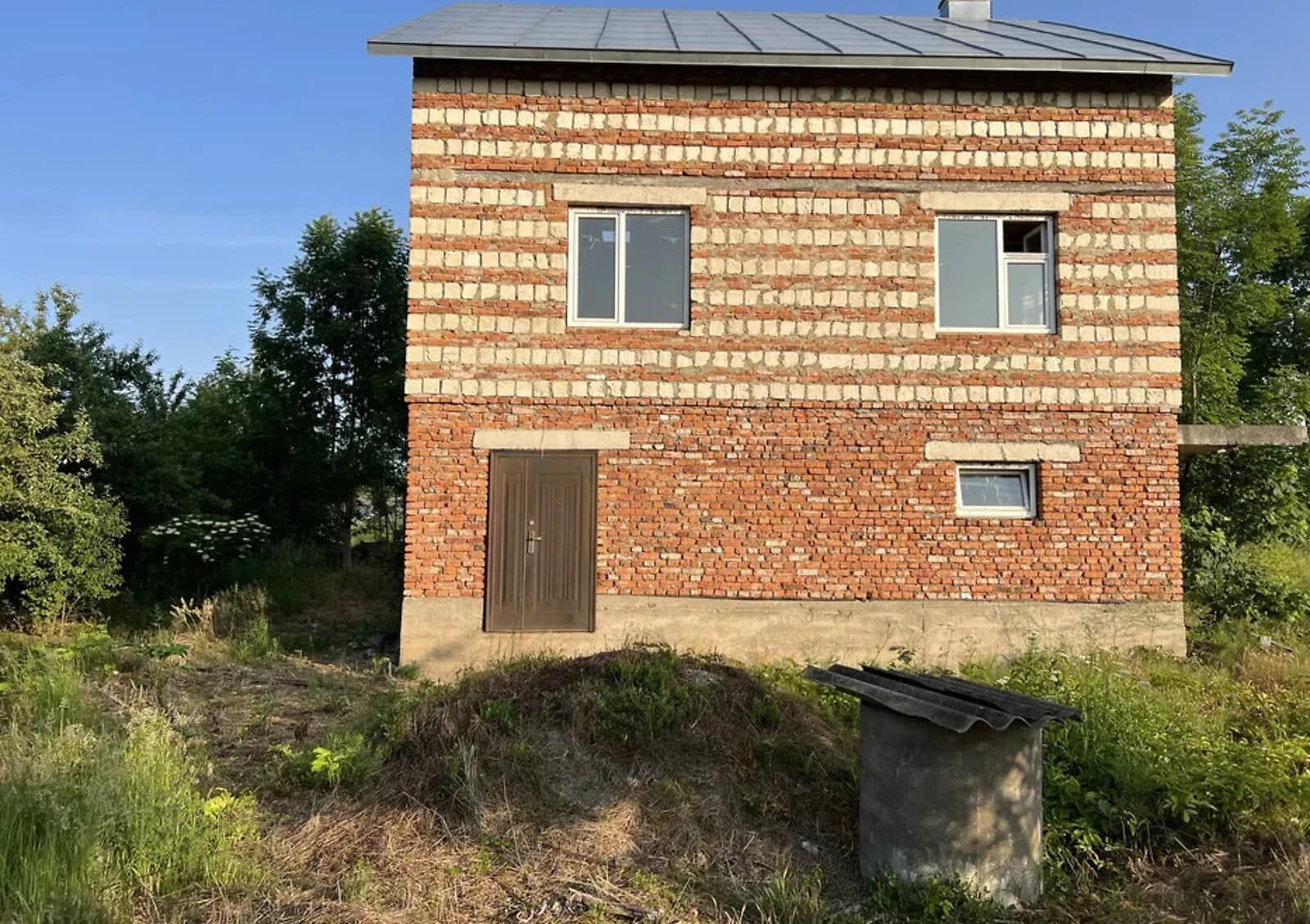 Будинок, Монастирчани: цегляні стіни, можлива переуступка
