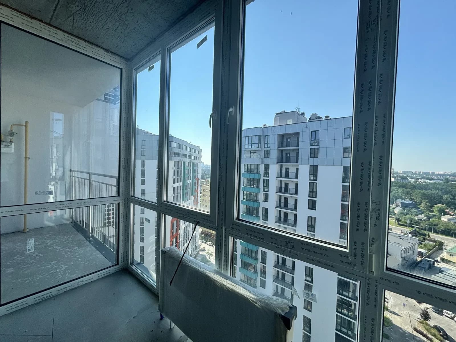 3-кімнатна квартира у ЖК Crystal avenue: вид на озеро, паркінг - фото 3