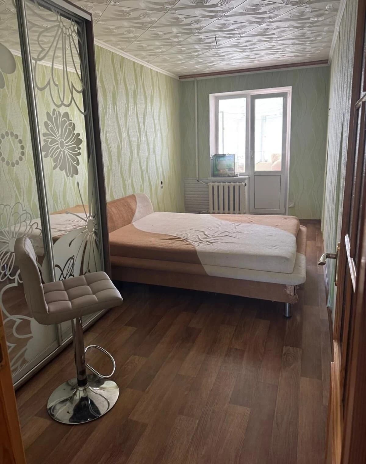 3-кімнатна квартира, Зарічне: косметичний ремонт, панельний будинок