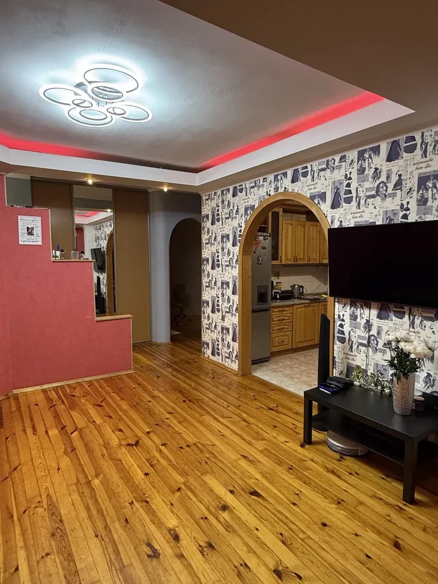 3-кімнатна квартира, Агромат: обмін, заряджання електроавто у дворі