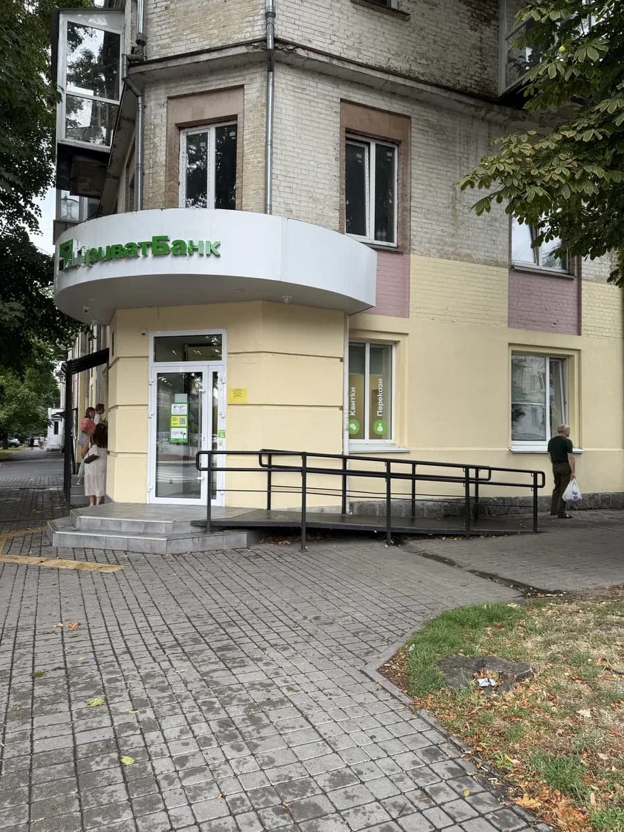 Фасадне приміщення, Черкаси: вхід із перехрестя, стабільні орендарі - фото 2