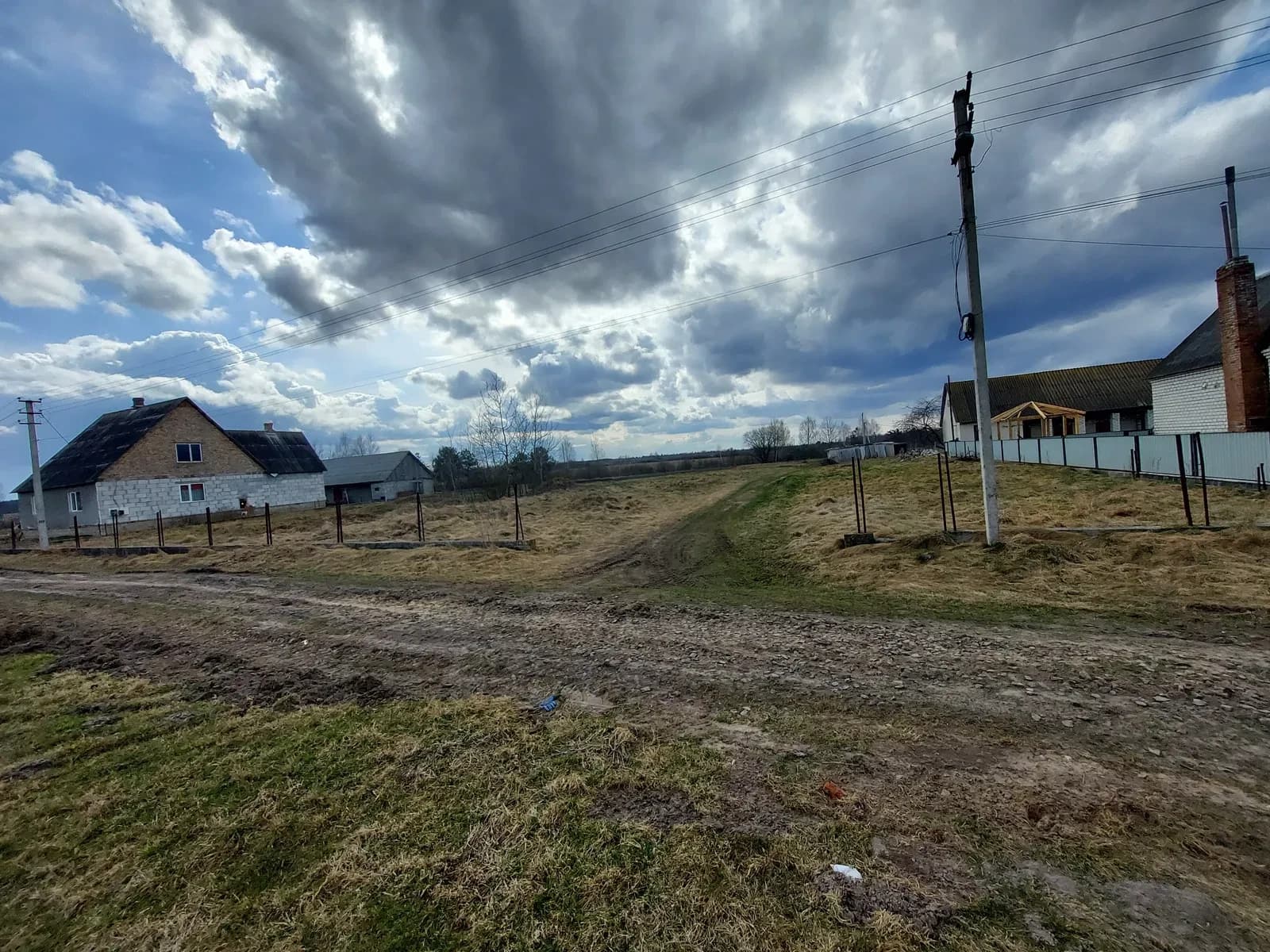 Ділянка 25 соток, Підциря: під забудову, комунікації на межі