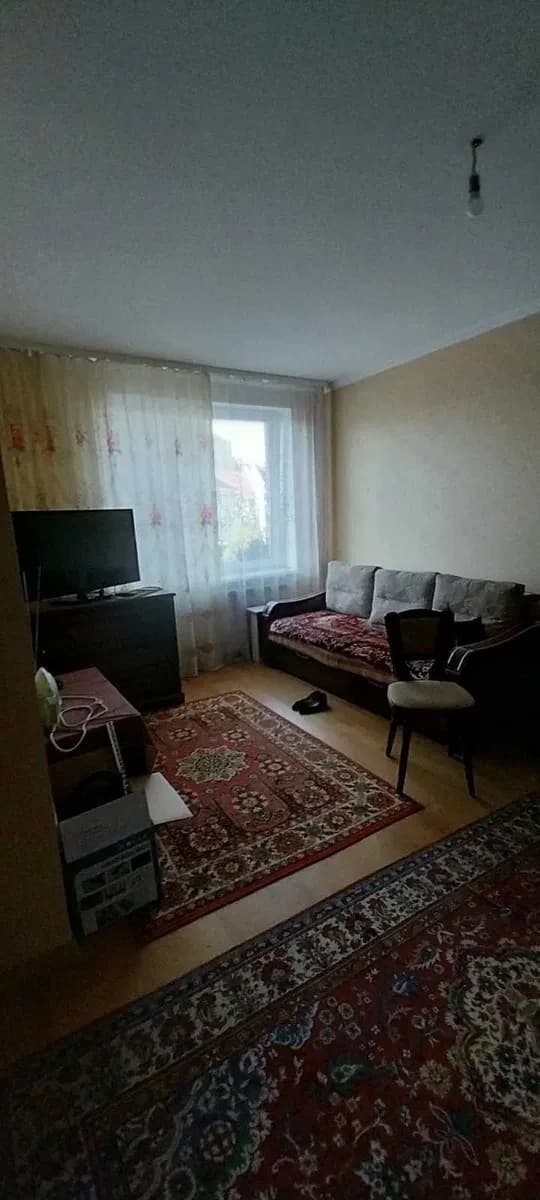 1-кімнатна квартира, Івано-Франківськ: євроремонт, озеро, меблі