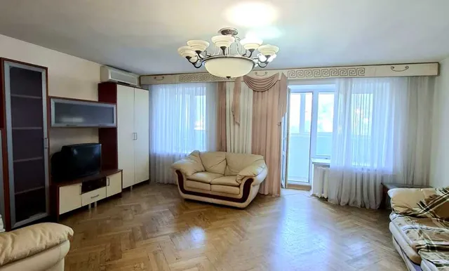 4-кімнатна квартира, Солом’янський: житловий стан, тихий двір