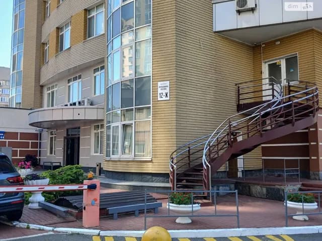 Офіс, Оболонь: open space, інтернет і ліфт без світла